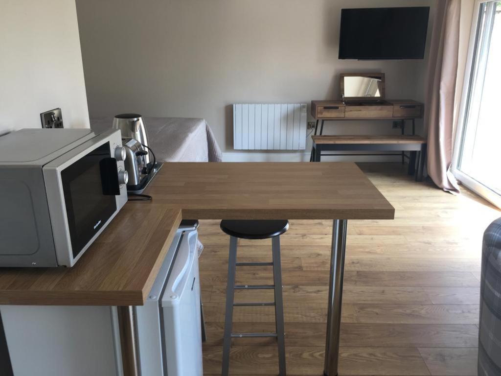 Bond End Road Annex Upton St Leonards - Ideal For Cheltenham Races *